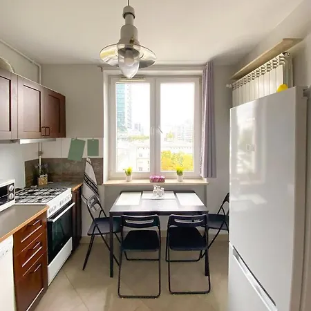 Swietokrzyska 32 1 *